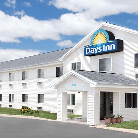 Days Inn Neenah Exterior photo