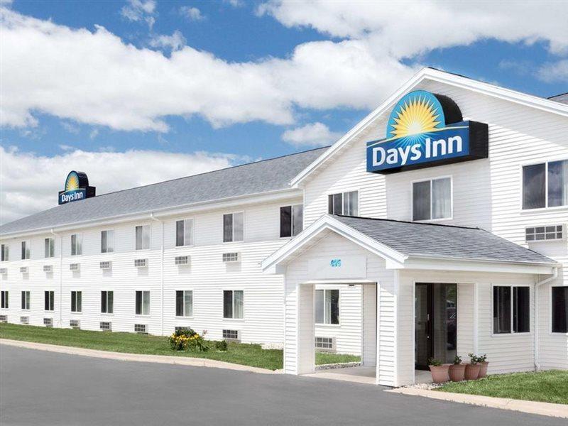 Days Inn Neenah Exterior photo