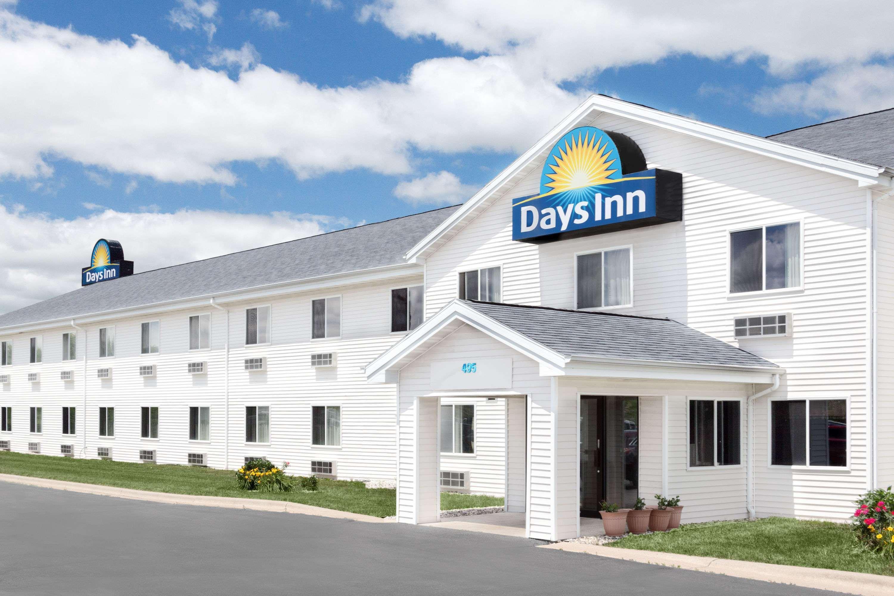 Days Inn Neenah Exterior photo